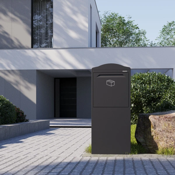 Vrijstaande pakketbrievenbus in moderne tuin van Logixbox – stevige, weersbestendige pakketbox
